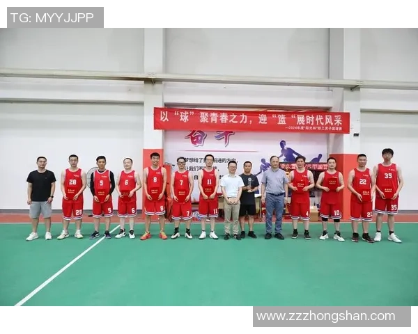 以篮球为纽带探索团队合作与青春激情交织的运动魅力