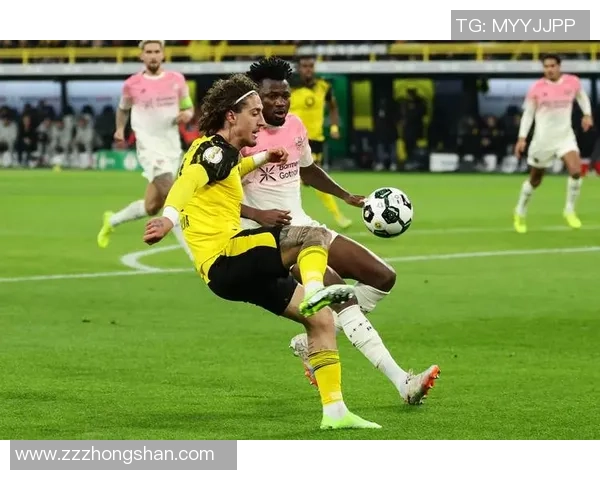 多特蒙德与勒沃库森激战正酣 双方鏖战拼尽全力争夺关键胜利