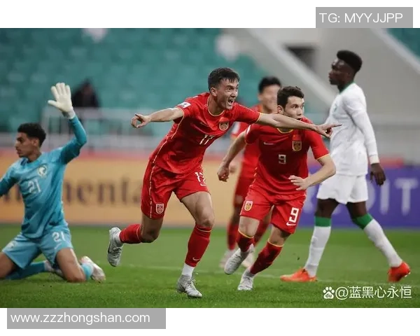 聚焦足球运动员成长历程与赛场荣耀传奇的多维度全景观察深度解析