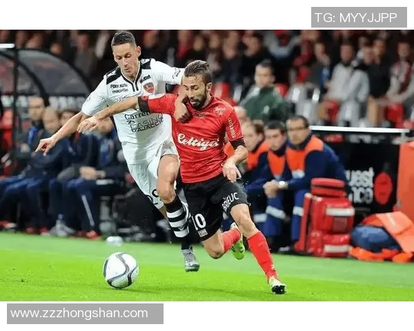 里昂迎战摩纳哥：法甲劲旅巅峰对决，谁能笑到最后